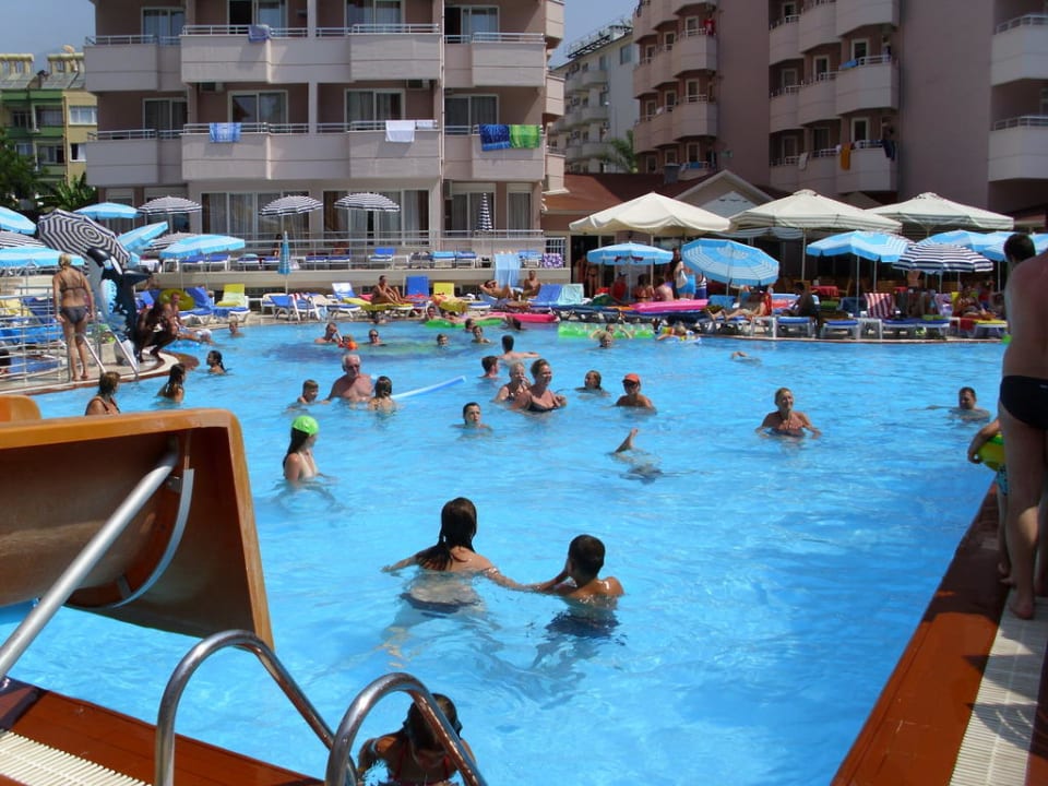 Teil der Poolanlage Hotel Kahya