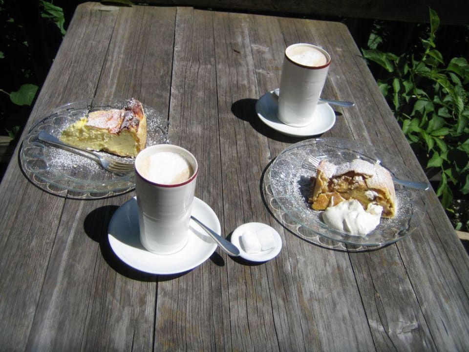 Kaffee und Kuchen waren vorzüglich Pension Briol