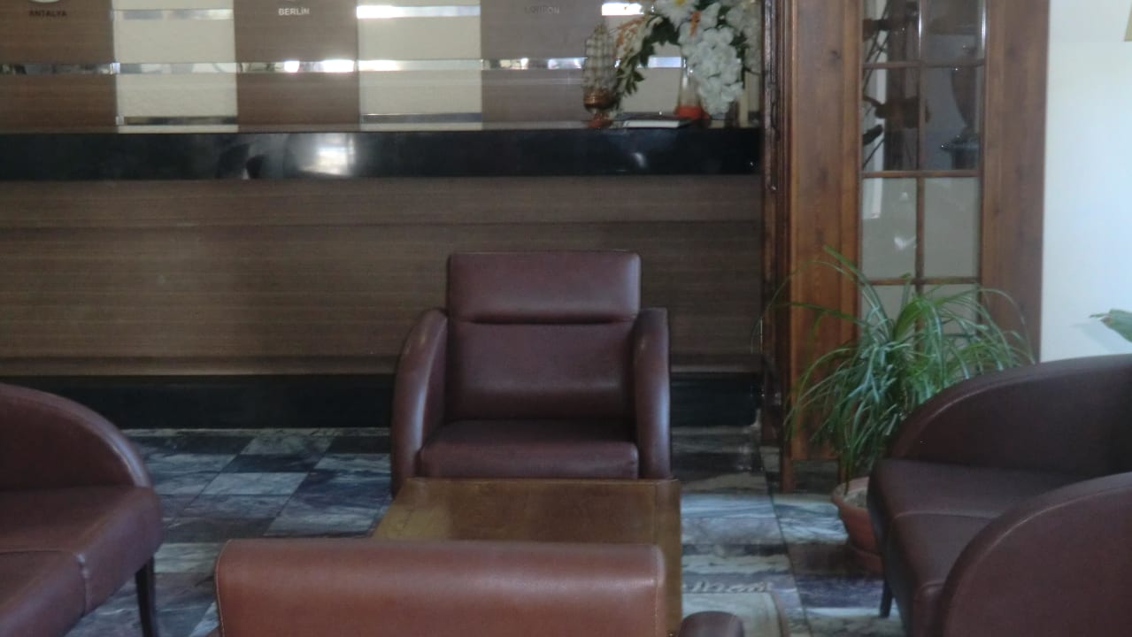 Rezeption Hotel Sirma