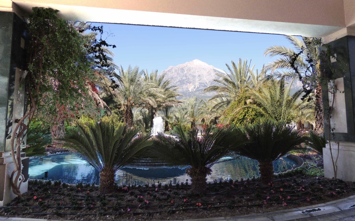 Blick vom Eingang zum Berg Rixos Premium Tekirova