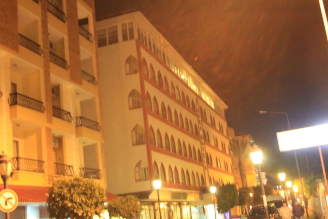 Hotel bei Nacht Hotel Aslan City Kleopatra