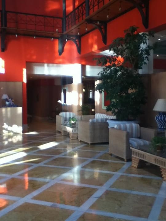 Eingangshalle links daneben die Bar Grupotel Playa Club