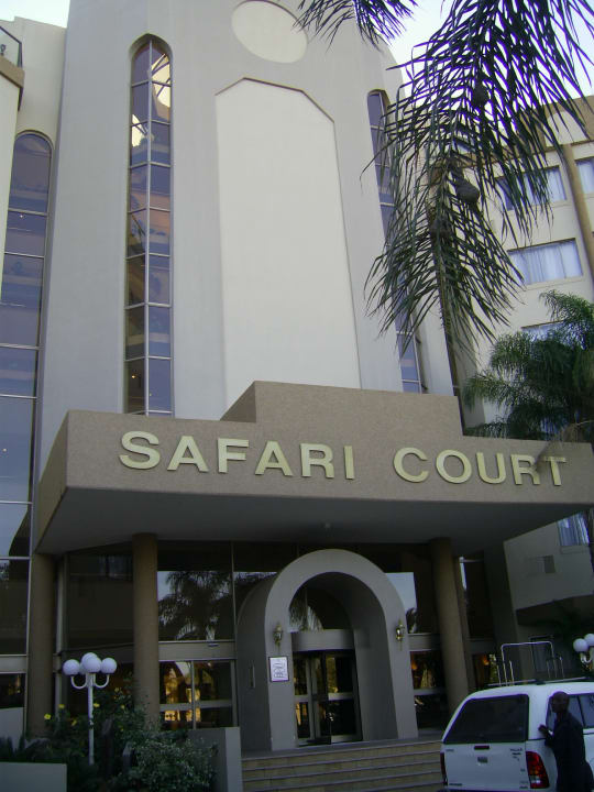 Außenansicht Safari Court Hotel