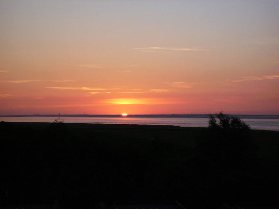 Balkonblick auf Wangerooge mit Sonnenuntergang Upstalsboom Hotel am Strand
