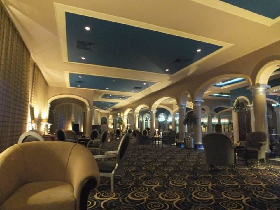 Główne lobby z barem. JAZ Aquamarine Resort