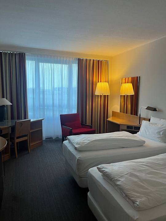 Zimmer Hotel NH Düsseldorf City