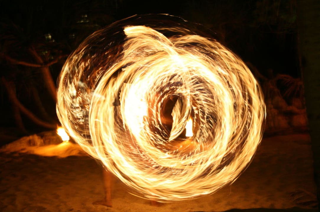Fireshow an der Rocky Bar Hotel Moonlight Bay Resort