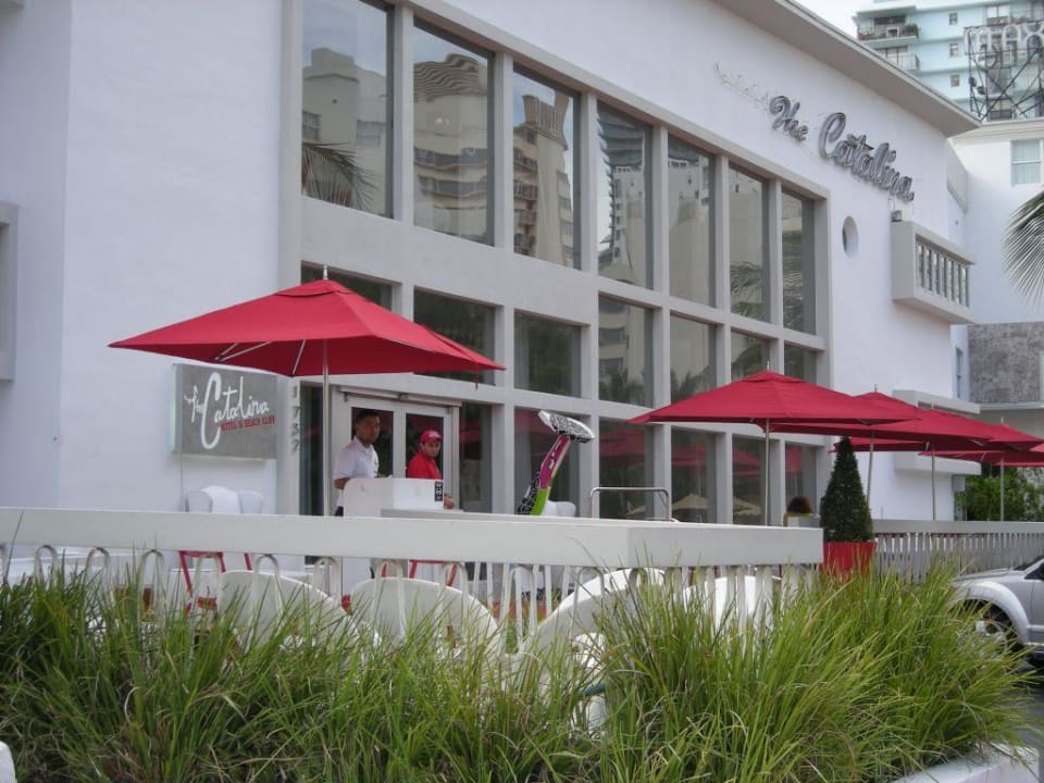 Das Haupthaus von aussen Hotel The Catalina & Beach Club