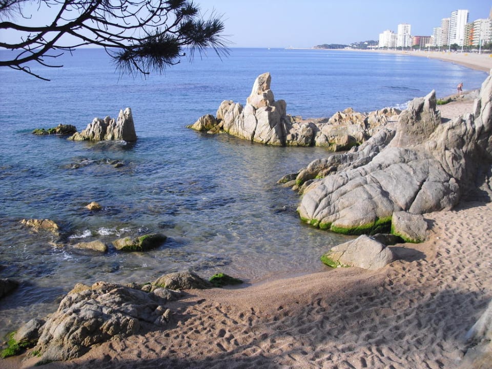 "Große" Bucht - rechts Hotel Costa Brava