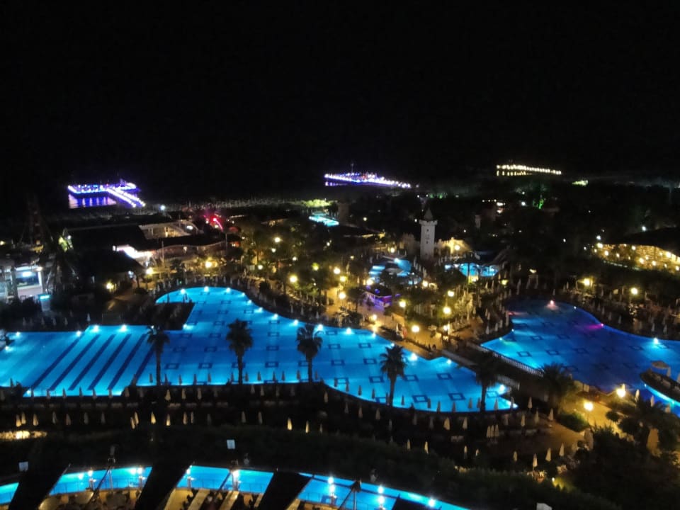 Blick bei Nacht Hotel Delphin Imperial