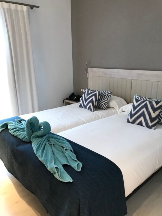 Zimmer LIVVO Los Calderones