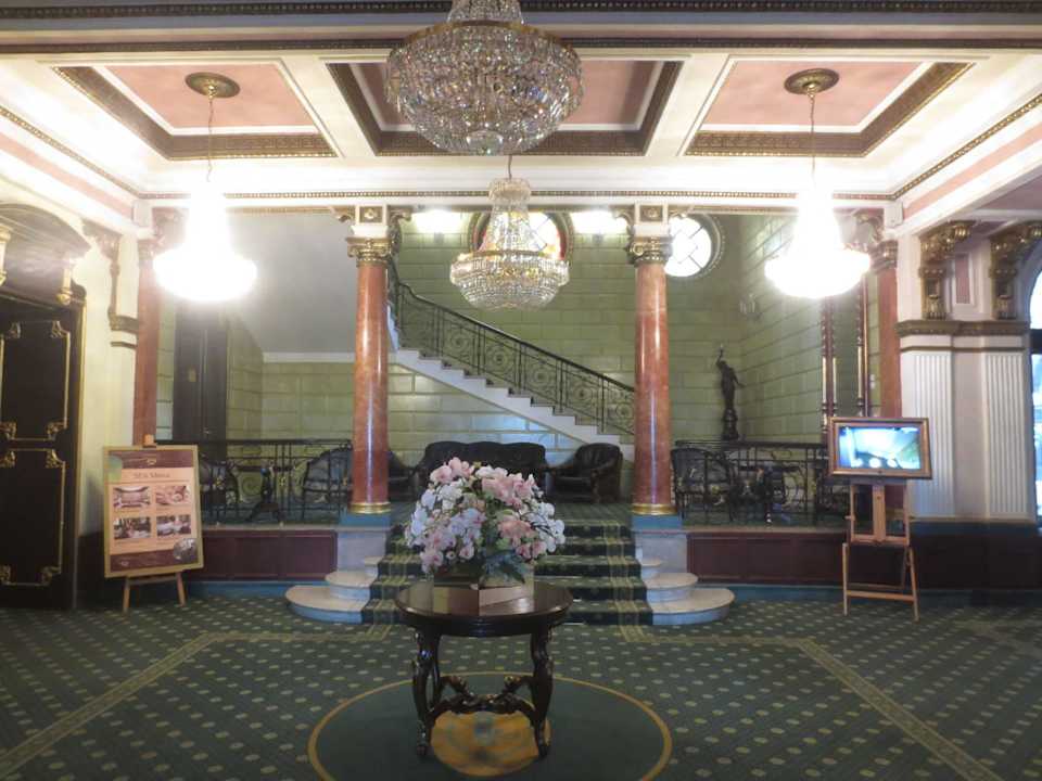 Hotellobby mit Treppen Hotel Londonskaja