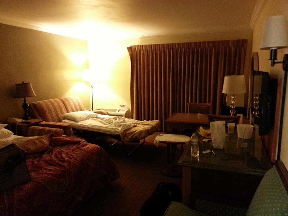 A nice, spacious room. Hotel Aloha Inn