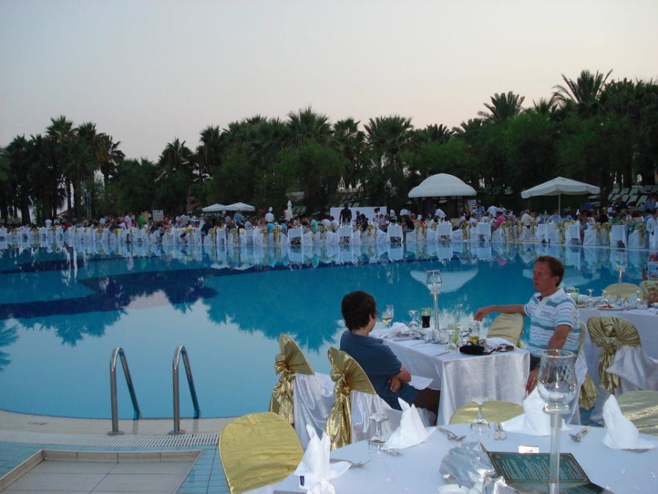 Galadinner am Pool Monachus Family Resort Sorgun