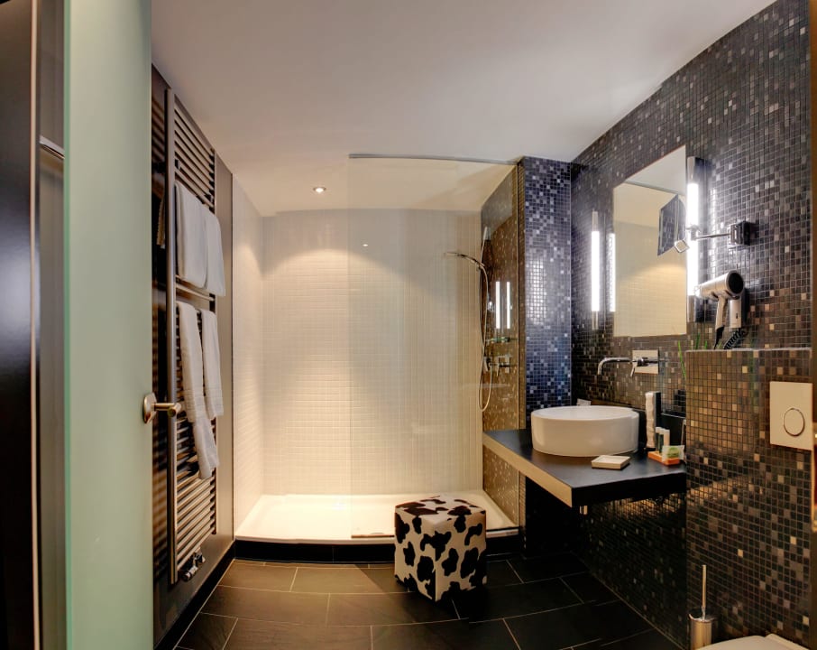 Geschmackvoll eingerichtetes Badezimmer Hotel du Nord