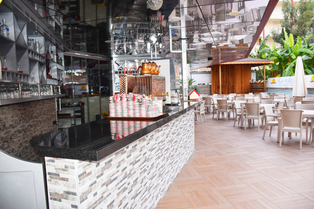 Pool Bar Grand Atilla Hotel
