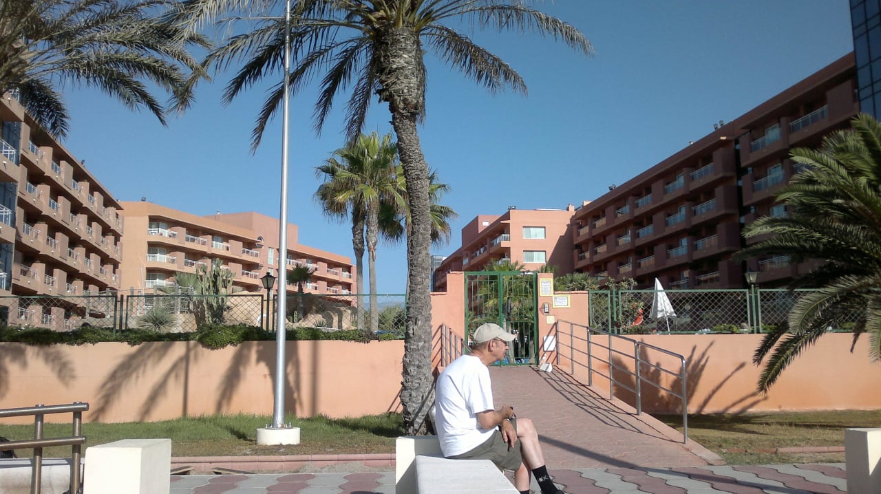 Blick vom Strand zum Hotel Hotel Best Roquetas