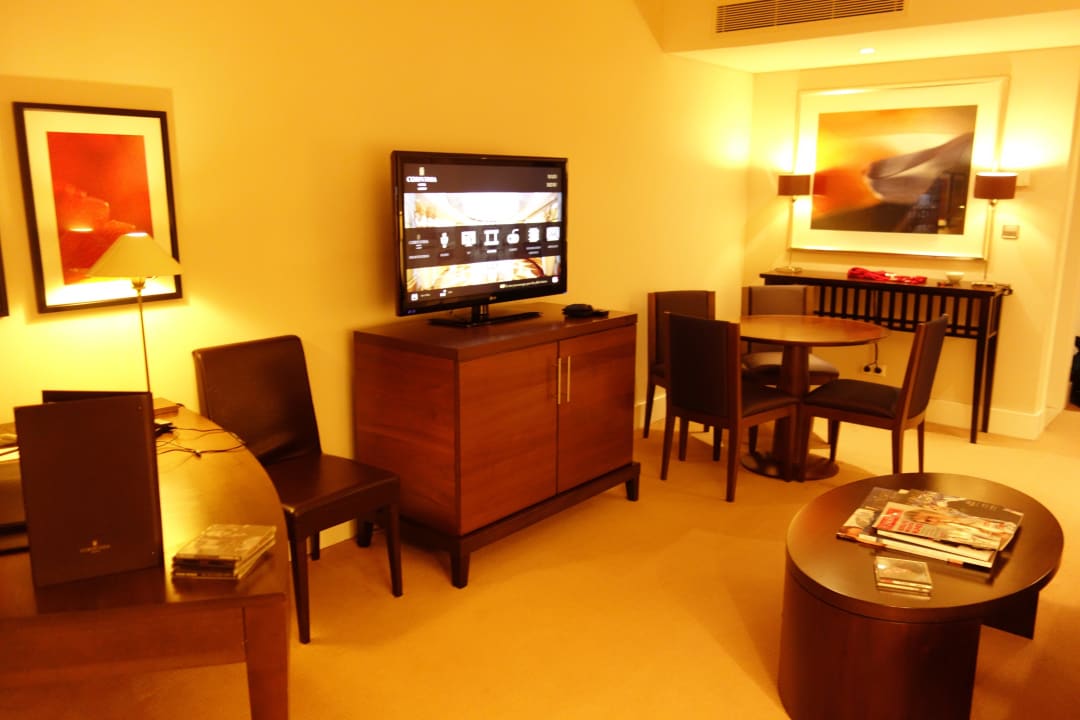 Wohn/ Arbeitszimmer in der Suite Corinthia Lisbon