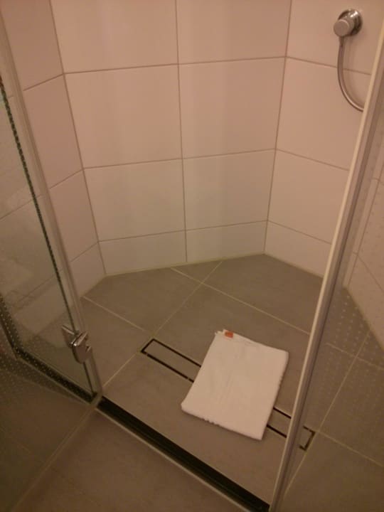 Dusche ibis Berlin Kurfürstendamm