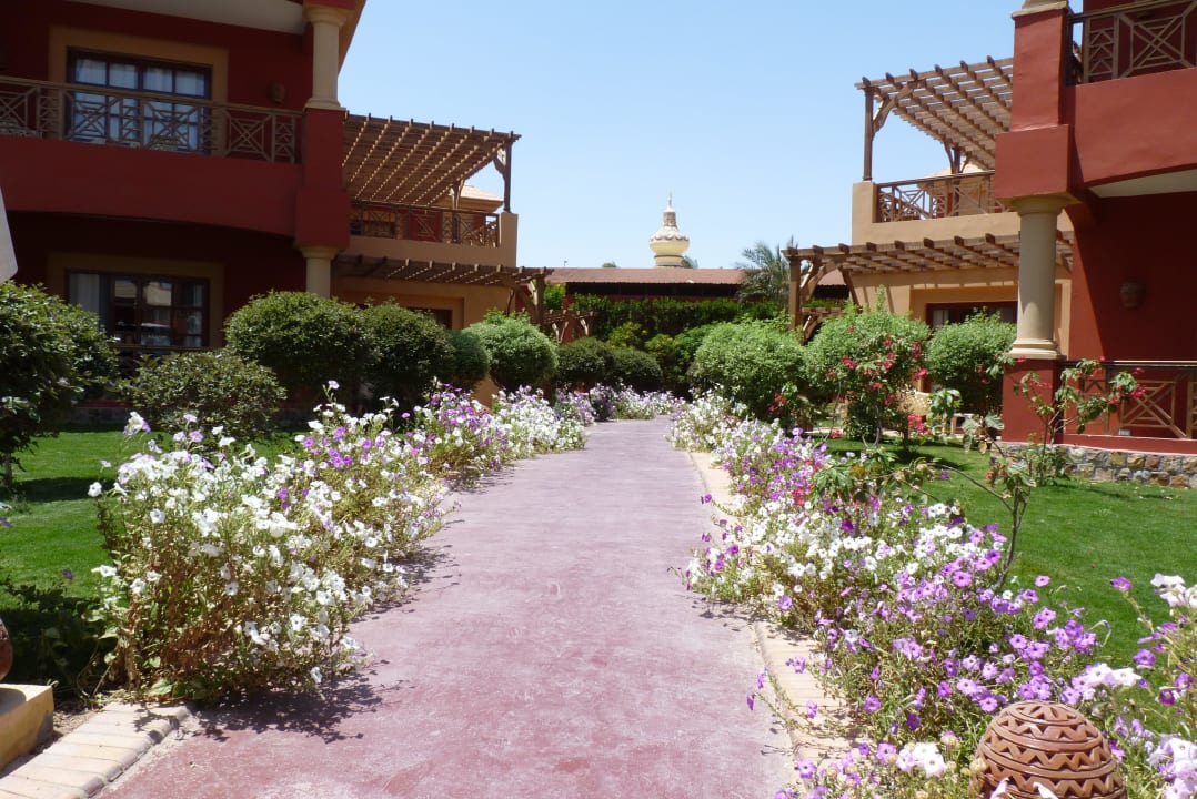 Alejki w surfiniach Pickalbatros Alf Leila Wa Leila Resort - Neverland Hurghada