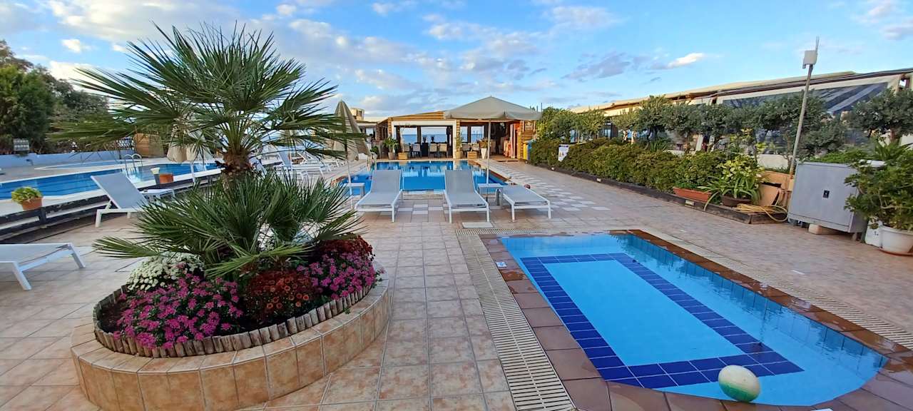 Außenansicht Esperides Beach Hotel Apartments