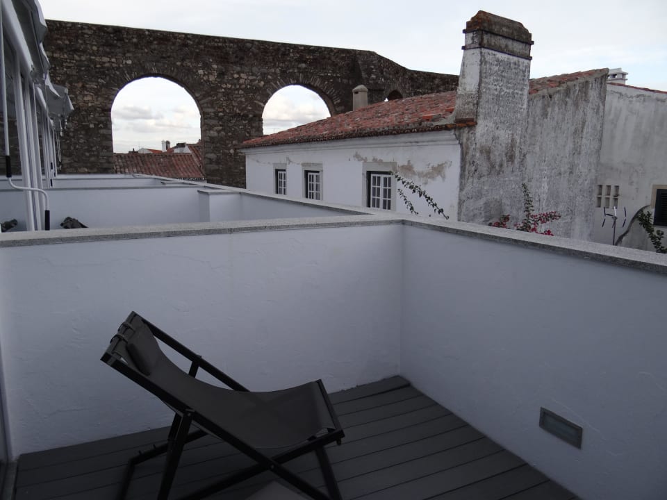 Großer Balkon mit Liegestühlen Hotel M'ar De Ar Aqueduto
