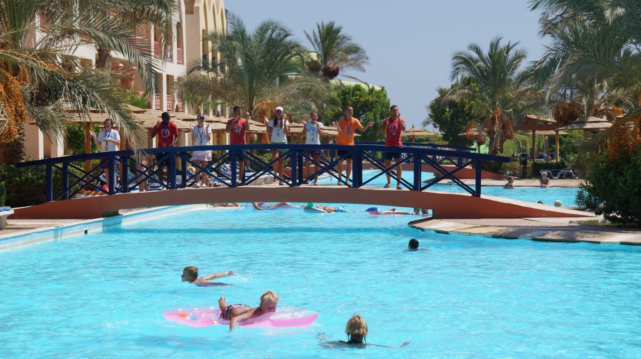 Animation, aufstehen... Titanic Beach Spa & Aqua Park