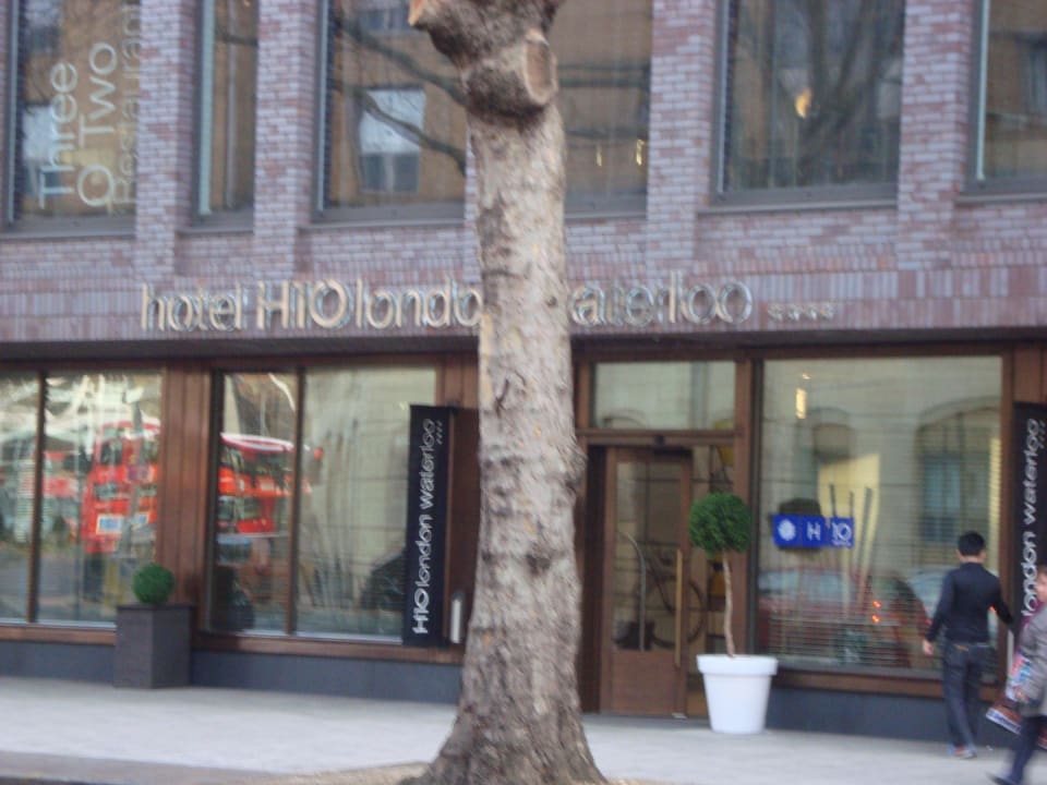 Vue sur la chaussée devant l'hôtel Hotel H10 London Waterloo