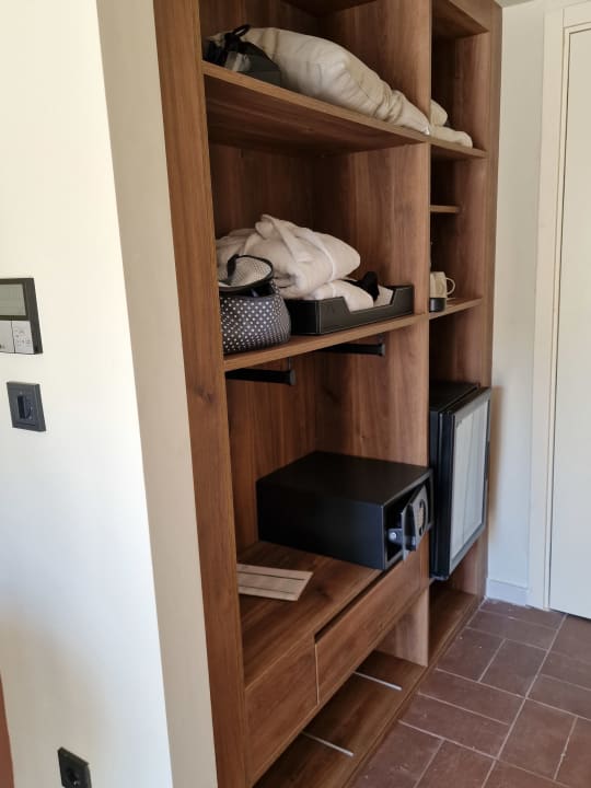 Zimmer Domes Aulūs Zante, Autograph Collection