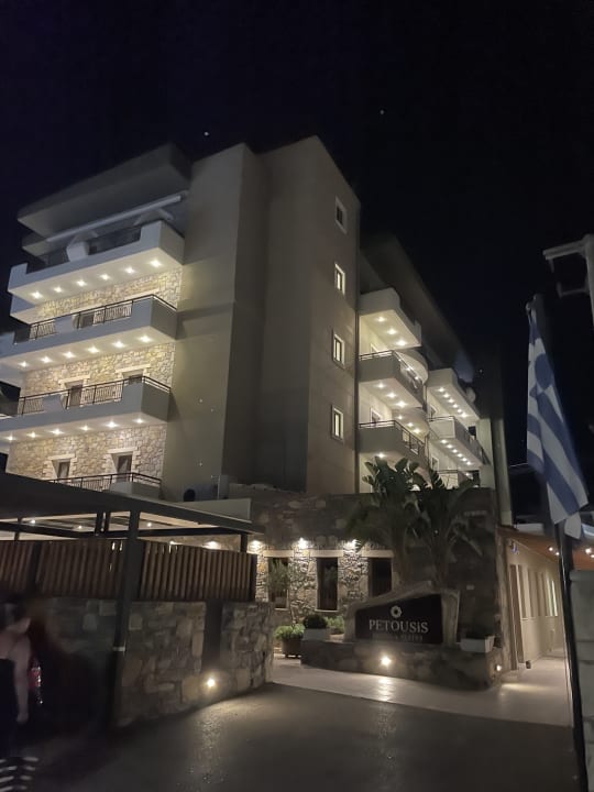 Außenansicht Petousis Hotel & Suites