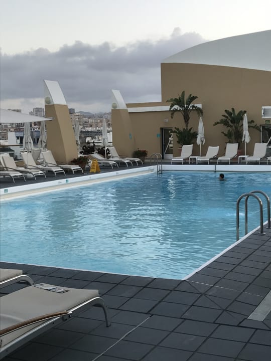 Pool Bull Reina Isabel & Spa