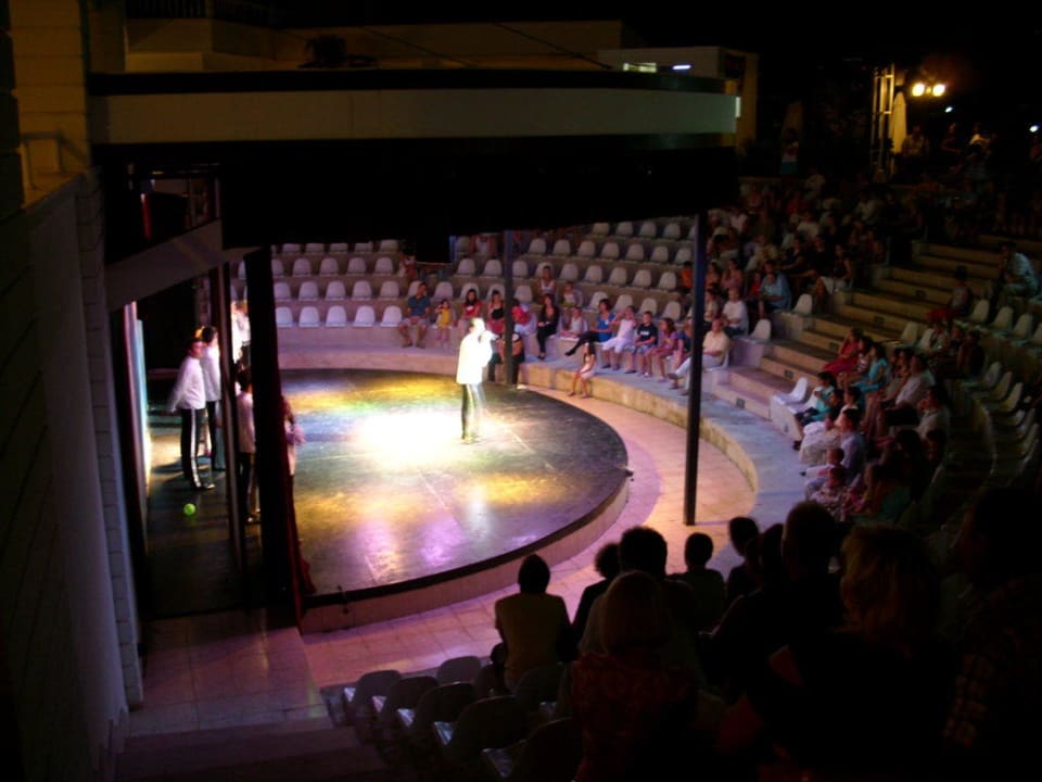 Blick auf das Amphitheater Alba Queen Hotel