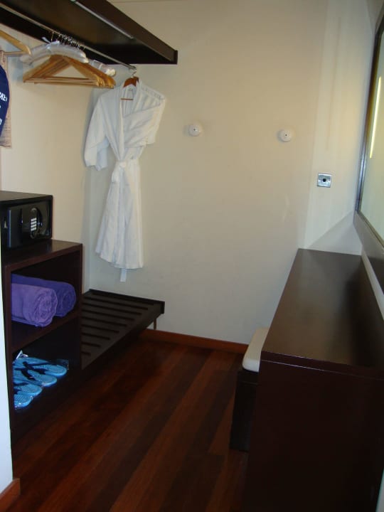 Jacuzzi Water Villa 164 Veligandu Maldives Resort Island