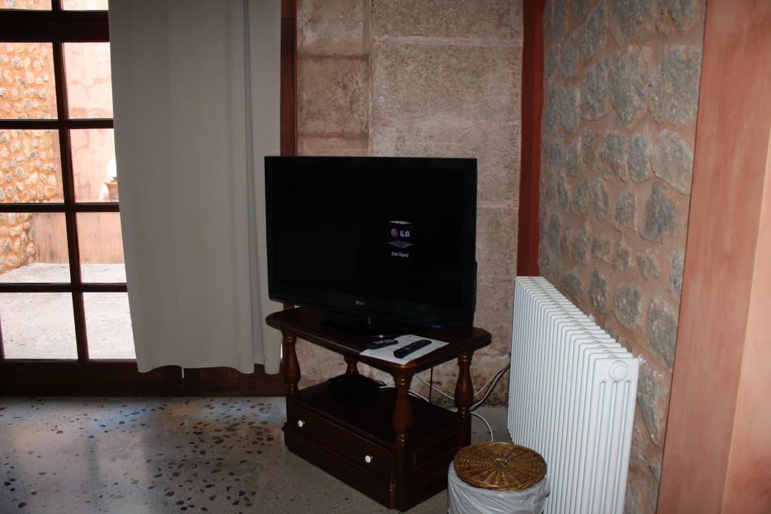 Fernseher (alle dtsch Sat Sender Finca Ca N'Aí