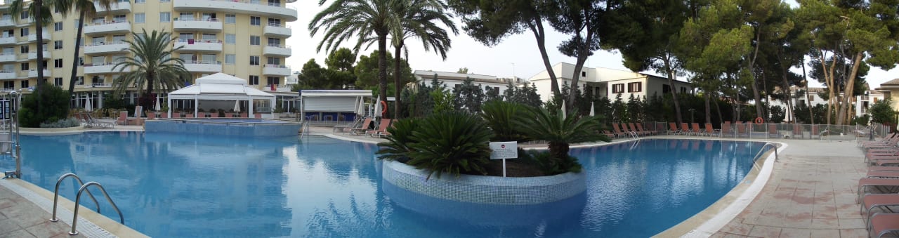 Poolanlage & Poolbar Aparthotel Ivory Playa