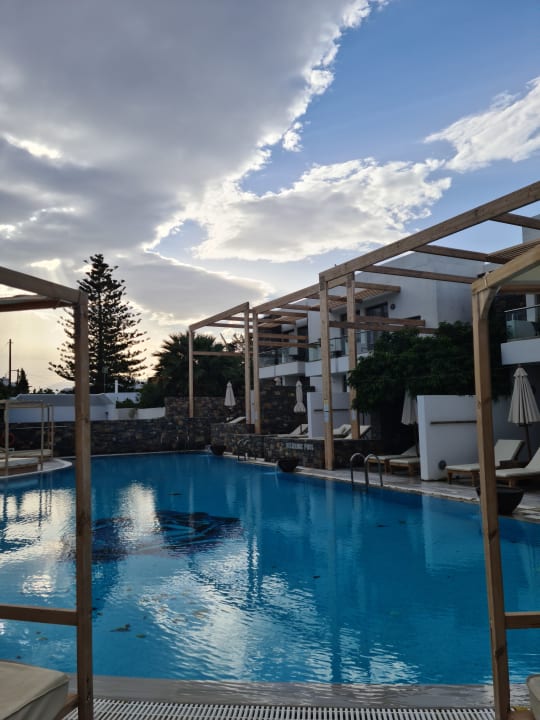 Pool The Island Hotel