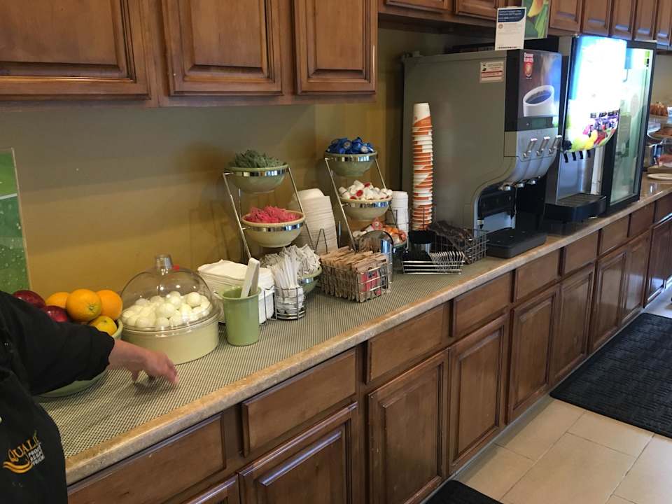 Gastro Quality Inn & Suites Montclair
