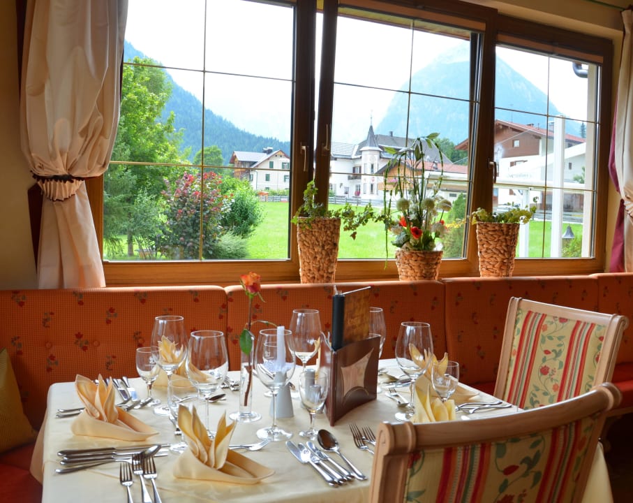 Feine Ausblicke: Restaurant-Stuben im Verwöhnhotel Verwöhnhotel Kristall