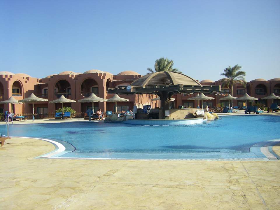 Eine von 3 Poolanlagen Swisstouch Oriental Resort Marsa Alam