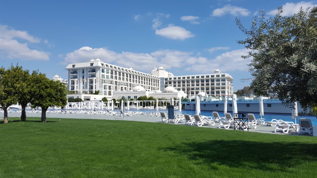 Blick auf den olympischen Pool Titanic Deluxe Golf Belek