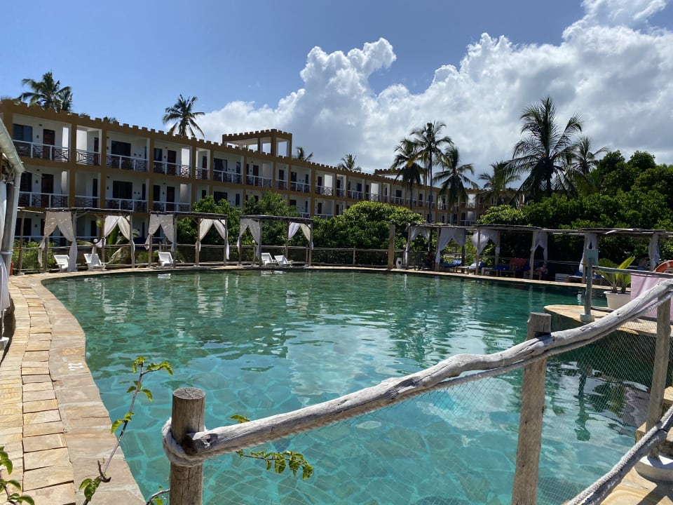 Pool Reef & Beach Resort