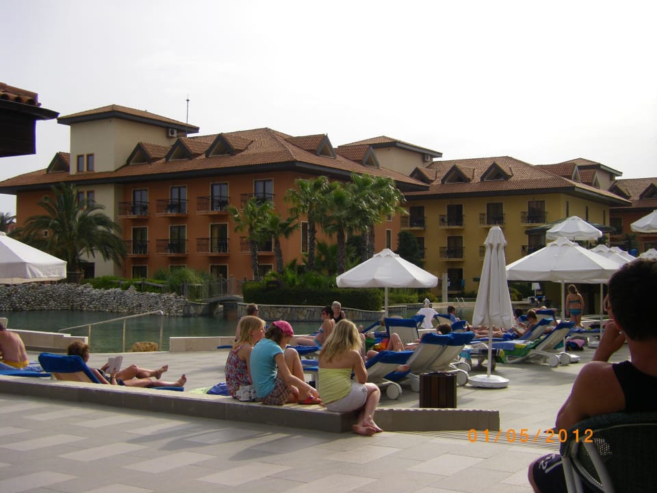 Blick von der Bar Richtung Pool Club Grand Aqua