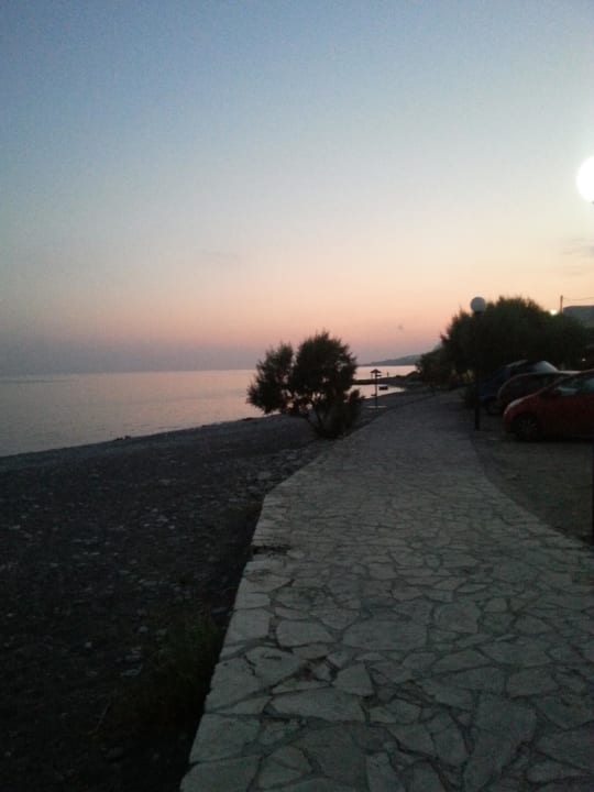 Abends  Hotel South Coast