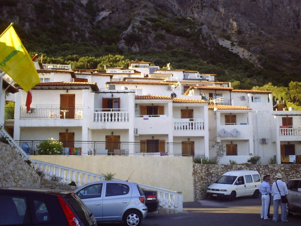 Ansicht vom Parkplatz Hotel Pantokrator