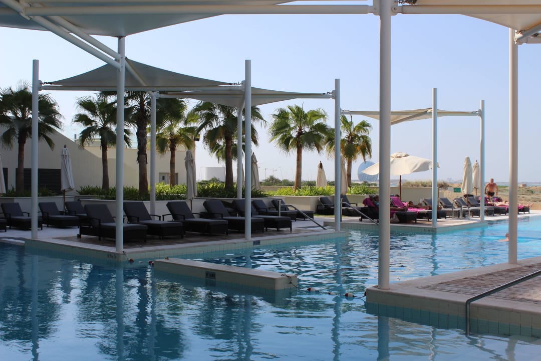 Poolanlage Crowne Plaza Hotel Yas Island