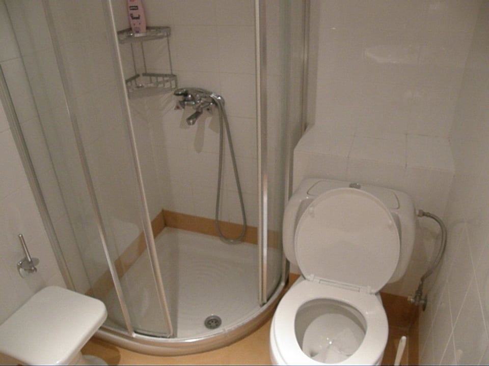 Bad Hotel Seven Stars