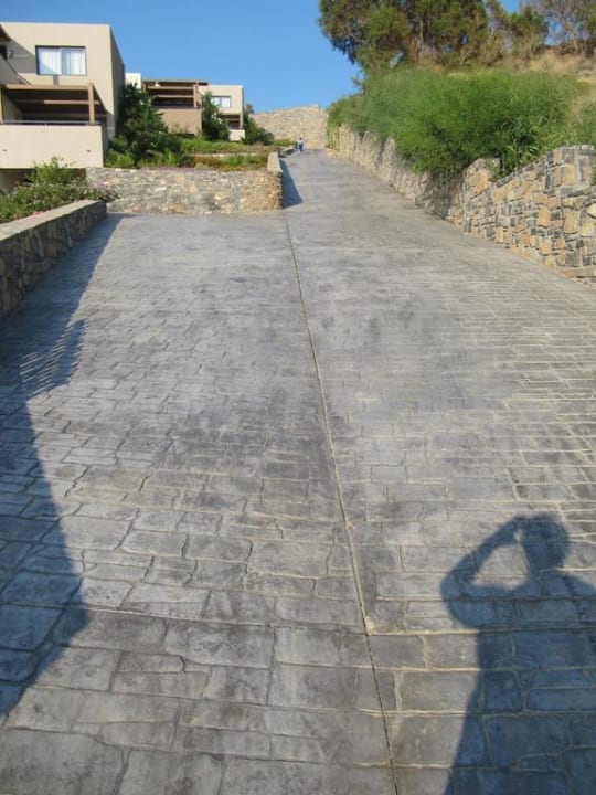 Der steile Weg nach oben und unten Atlantica Mikri Poli Crete