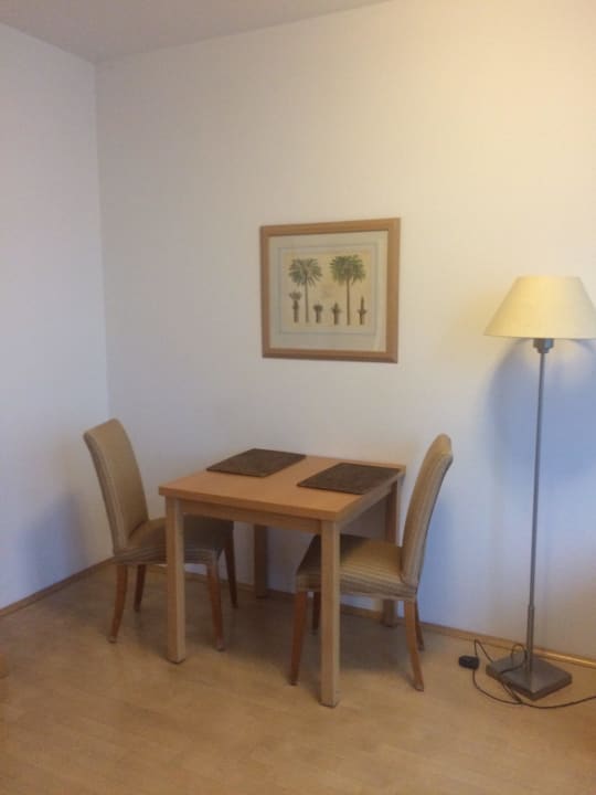 Wohnzimmer Frühstückstisch The Doorman Welle Frankfurt am Main