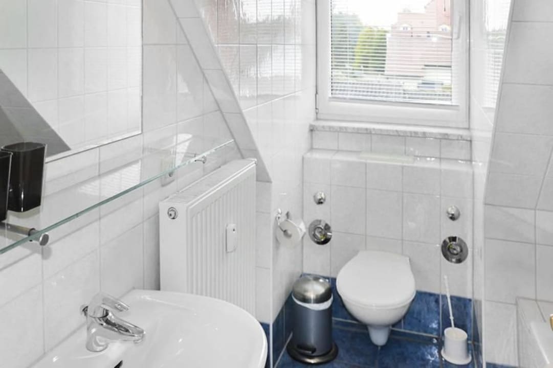 Bsp. Badezimmer Ostseeallee 32b Ostseeallee 32b 2-2