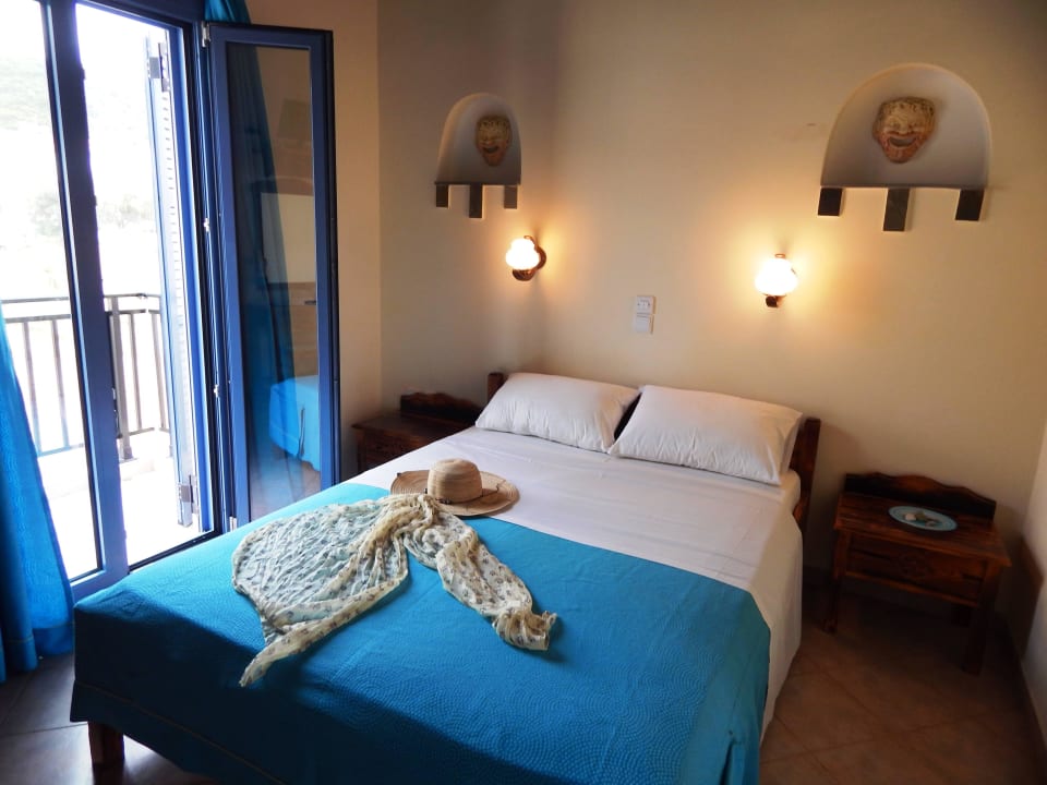 Double bed on the 1st floor apartment Aquarius Village Agistri